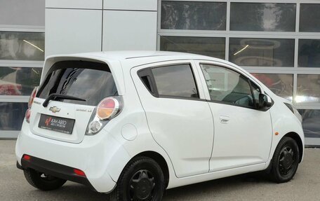 Chevrolet Spark III, 2011 год, 680 000 рублей, 2 фотография