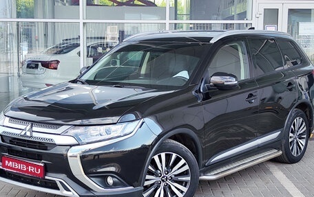 Mitsubishi Outlander III рестайлинг 3, 2019 год, 2 699 000 рублей, 1 фотография