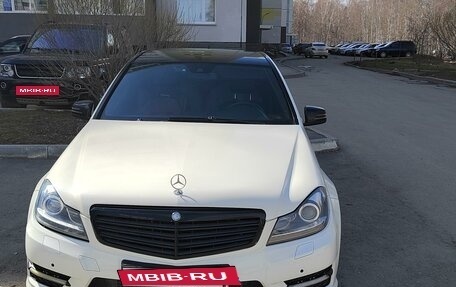 Mercedes-Benz C-Класс, 2011 год, 1 550 000 рублей, 2 фотография