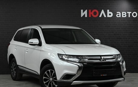 Mitsubishi Outlander III рестайлинг 3, 2015 год, 2 035 000 рублей, 4 фотография