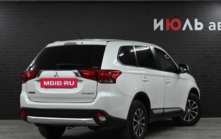 Mitsubishi Outlander III рестайлинг 3, 2015 год, 2 035 000 рублей, 8 фотография