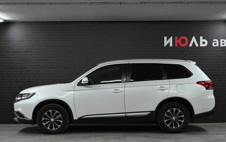 Mitsubishi Outlander III рестайлинг 3, 2015 год, 2 035 000 рублей, 9 фотография