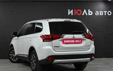 Mitsubishi Outlander III рестайлинг 3, 2015 год, 2 035 000 рублей, 7 фотография