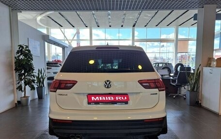 Volkswagen Tiguan II, 2020 год, 3 378 000 рублей, 6 фотография