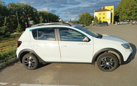 Renault Sandero II рестайлинг, 2019 год, 1 540 000 рублей, 2 фотография