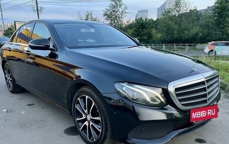 Mercedes-Benz E-Класс, 2019 год, 3 550 000 рублей, 4 фотография