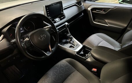 Toyota RAV4, 2020 год, 3 900 000 рублей, 9 фотография