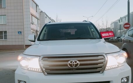 Toyota Land Cruiser 200, 2015 год, 4 450 000 рублей, 2 фотография