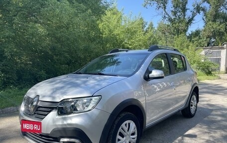 Renault Sandero II рестайлинг, 2019 год, 915 000 рублей, 1 фотография