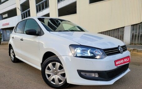 Volkswagen Polo VI (EU Market), 2011 год, 690 000 рублей, 2 фотография