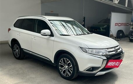 Mitsubishi Outlander III рестайлинг 3, 2017 год, 2 400 000 рублей, 3 фотография