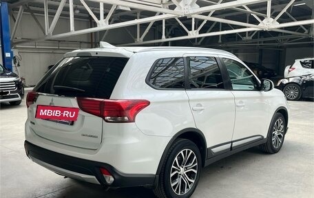 Mitsubishi Outlander III рестайлинг 3, 2017 год, 2 400 000 рублей, 5 фотография