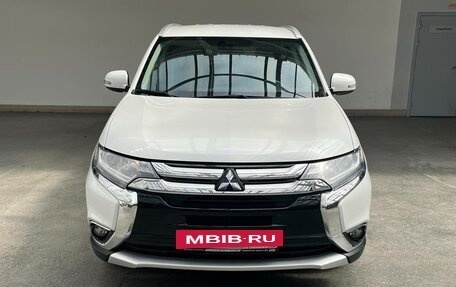 Mitsubishi Outlander III рестайлинг 3, 2017 год, 2 400 000 рублей, 2 фотография