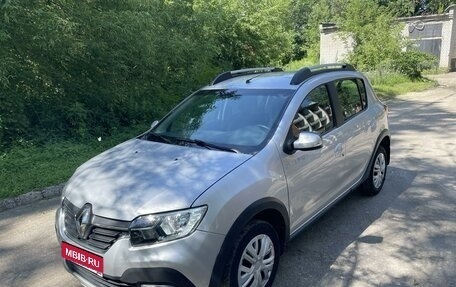 Renault Sandero II рестайлинг, 2019 год, 915 000 рублей, 2 фотография