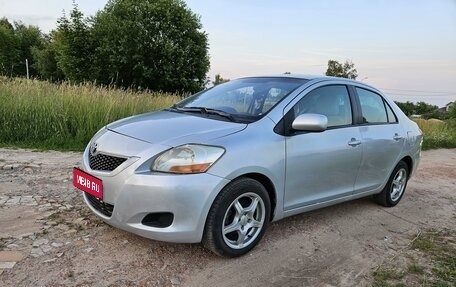 Toyota Yaris III рестайлинг, 2010 год, 760 000 рублей, 1 фотография