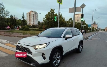 Toyota RAV4, 2019 год, 3 400 000 рублей, 2 фотография