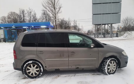 Volkswagen Touran III, 2007 год, 604 000 рублей, 3 фотография