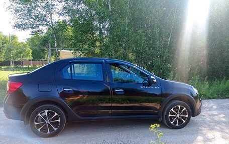 Renault Logan II, 2018 год, 1 350 000 рублей, 3 фотография
