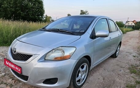 Toyota Yaris III рестайлинг, 2010 год, 760 000 рублей, 2 фотография