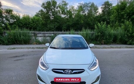 Hyundai Solaris II рестайлинг, 2014 год, 1 000 000 рублей, 2 фотография