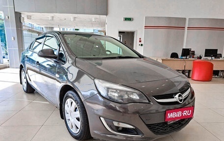 Opel Astra J, 2013 год, 3 фотография