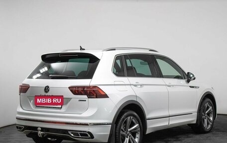 Volkswagen Tiguan II, 2021 год, 3 959 000 рублей, 5 фотография