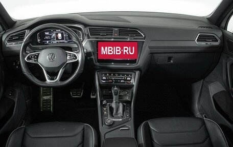 Volkswagen Tiguan II, 2021 год, 3 959 000 рублей, 15 фотография