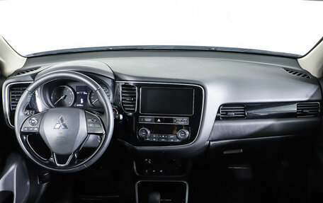 Mitsubishi Outlander III рестайлинг 3, 2020 год, 2 738 000 рублей, 13 фотография