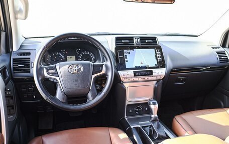 Toyota Land Cruiser Prado 150 рестайлинг 2, 2021 год, 6 199 000 рублей, 8 фотография