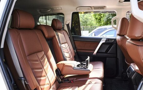 Toyota Land Cruiser Prado 150 рестайлинг 2, 2021 год, 6 199 000 рублей, 9 фотография