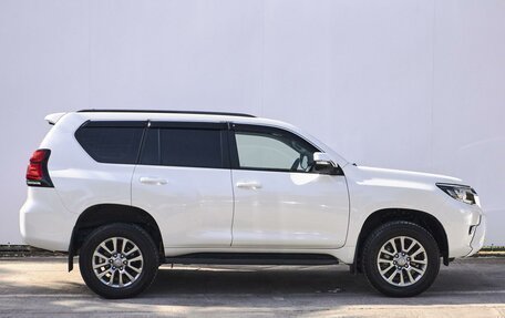 Toyota Land Cruiser Prado 150 рестайлинг 2, 2021 год, 6 199 000 рублей, 5 фотография