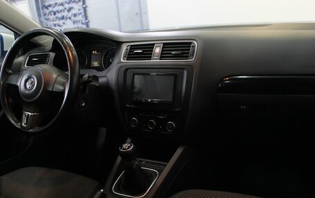 Volkswagen Jetta VI, 2011 год, 1 049 000 рублей, 12 фотография