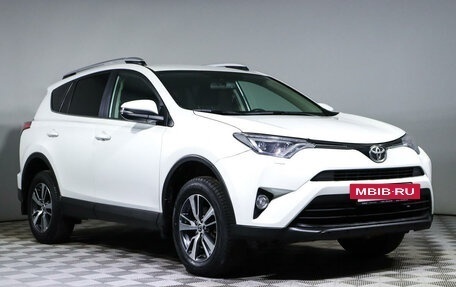 Toyota RAV4, 2018 год, 2 395 000 рублей, 3 фотография