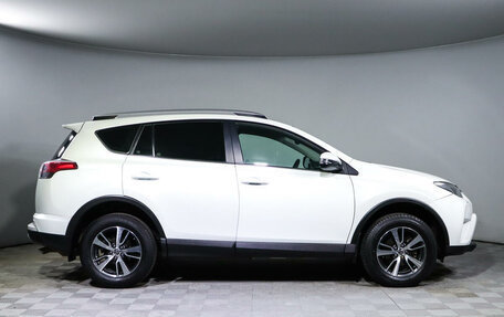 Toyota RAV4, 2018 год, 2 395 000 рублей, 4 фотография