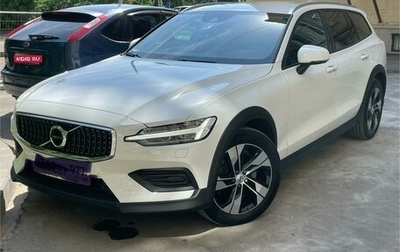 Volvo V60 Cross Country II, 2021 год, 4 100 000 рублей, 1 фотография