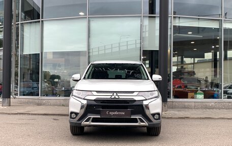 Mitsubishi Outlander III рестайлинг 3, 2018 год, 1 990 000 рублей, 3 фотография