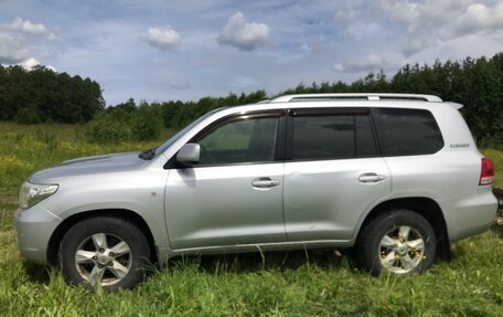 Toyota Land Cruiser 200, 2011 год, 2 950 000 рублей, 2 фотография