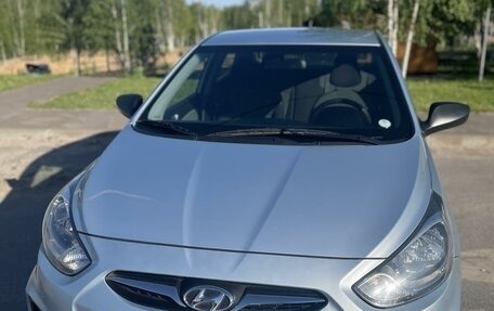 Hyundai Solaris II рестайлинг, 2012 год, 1 150 000 рублей, 3 фотография