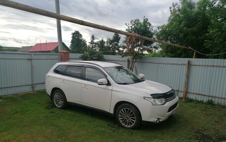 Mitsubishi Outlander III рестайлинг 3, 2012 год, 1 515 000 рублей, 3 фотография