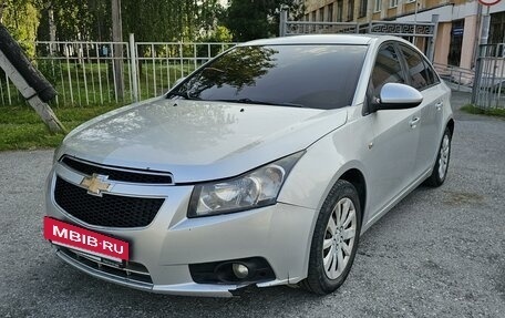 Chevrolet Cruze II, 2010 год, 780 000 рублей, 3 фотография