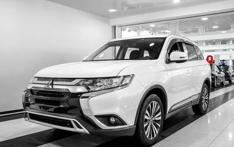 Mitsubishi Outlander III рестайлинг 3, 2019 год, 2 620 000 рублей, 1 фотография