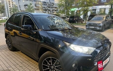 Toyota RAV4, 2019 год, 4 300 000 рублей, 3 фотография