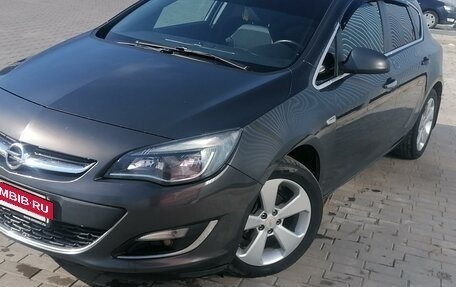 Opel Astra J, 2013 год, 900 000 рублей, 2 фотография