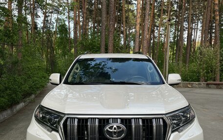 Toyota Land Cruiser Prado 150 рестайлинг 2, 2017 год, 5 995 000 рублей, 2 фотография