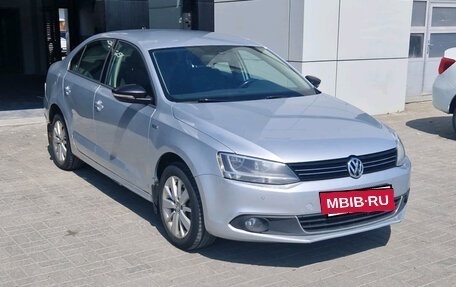 Volkswagen Jetta VI, 2013 год, 1 049 000 рублей, 2 фотография