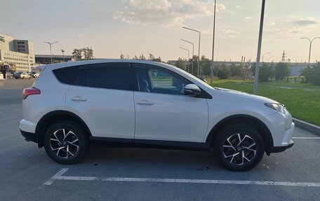 Toyota RAV4, 2017 год, 2 300 000 рублей, 3 фотография