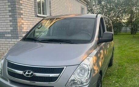 Hyundai Grand Starex Grand Starex I рестайлинг 2, 2011 год, 1 850 000 рублей, 2 фотография