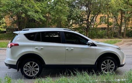 Toyota RAV4, 2017 год, 2 630 000 рублей, 2 фотография