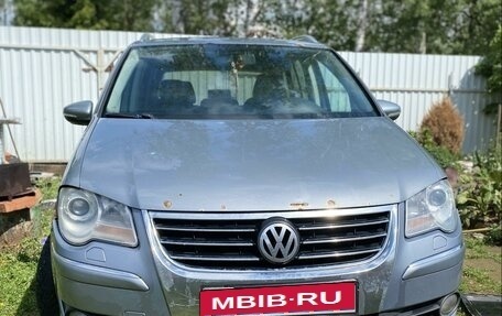 Volkswagen Touran III, 2009 год, 700 000 рублей, 1 фотография