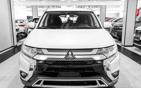 Mitsubishi Outlander III рестайлинг 3, 2019 год, 2 620 000 рублей, 3 фотография